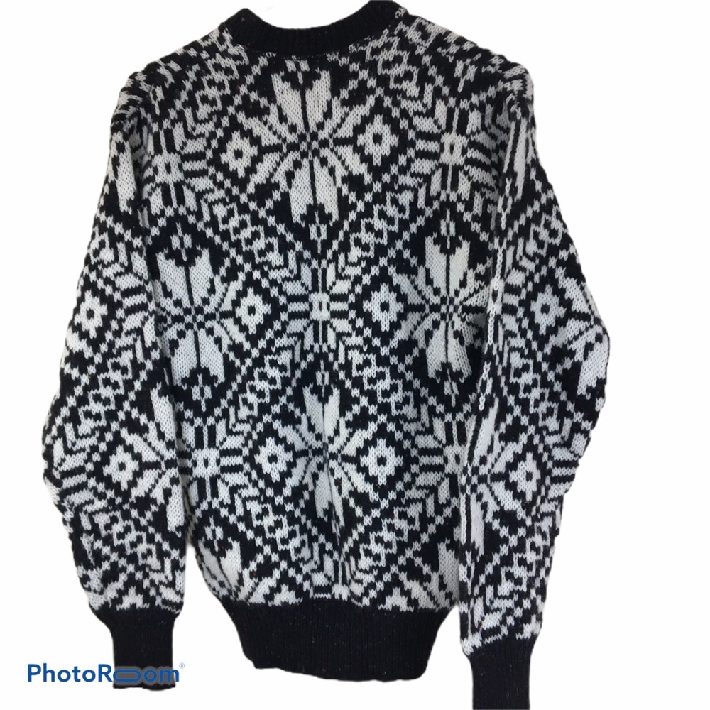 Vintage Lake Harmony Rowing Club Snowflake Sweater